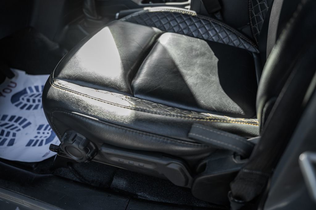 Used 2022 Jeep Wrangler Unlimited Sahara image 31