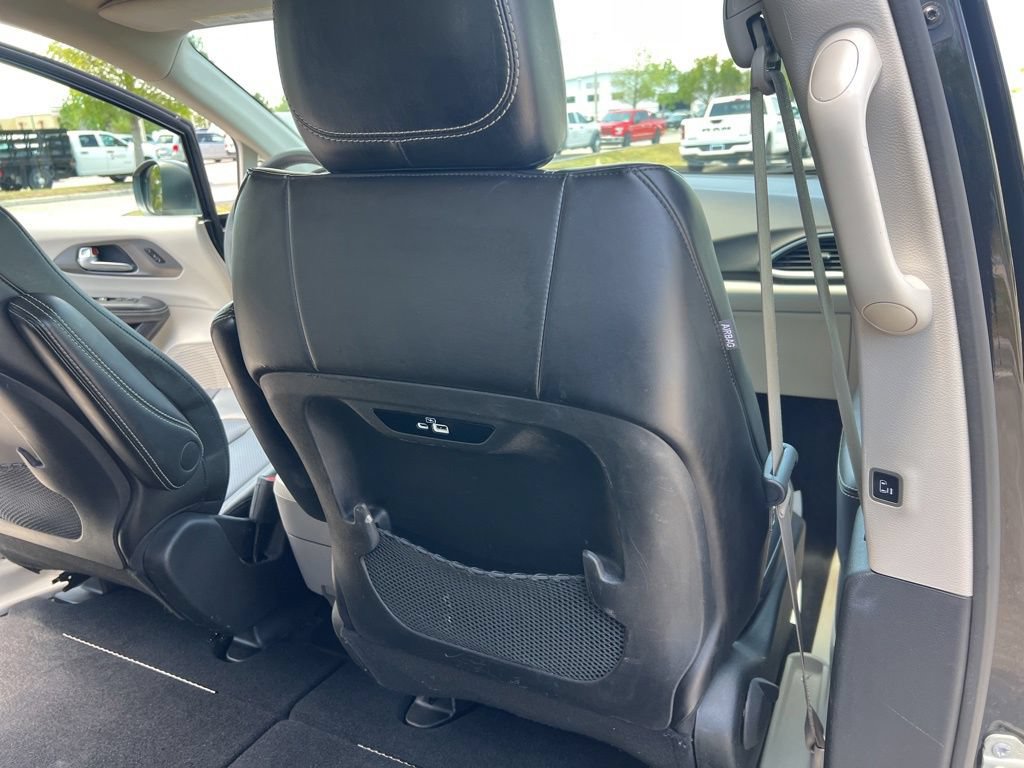 Certified 2023 Chrysler Pacifica Touring-L FWD image 37