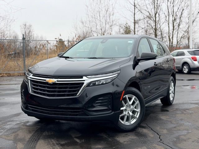 Used 2022 Chevrolet Equinox LS image 1
