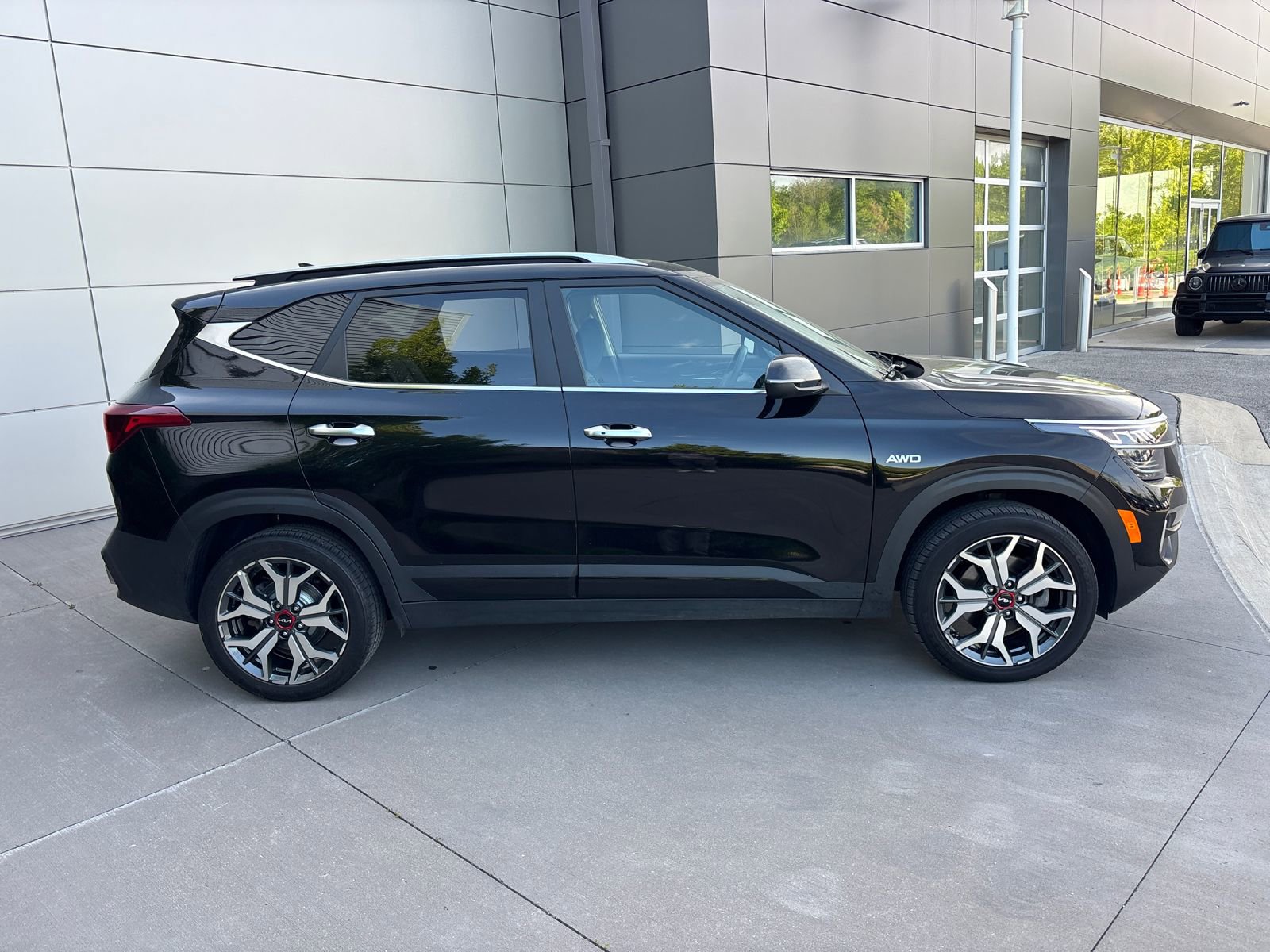 Used 2023 Kia Seltos SX w/ SX Sunroof Package AWD/4WD image 5
