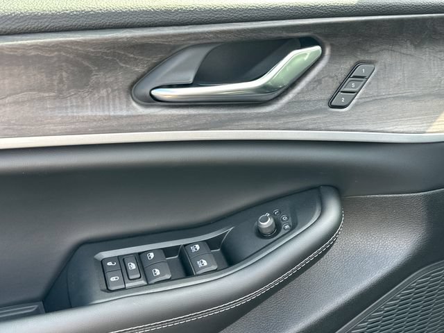 New 2026 Jeep Grand Cherokee L Limited AWD/4WD image 11