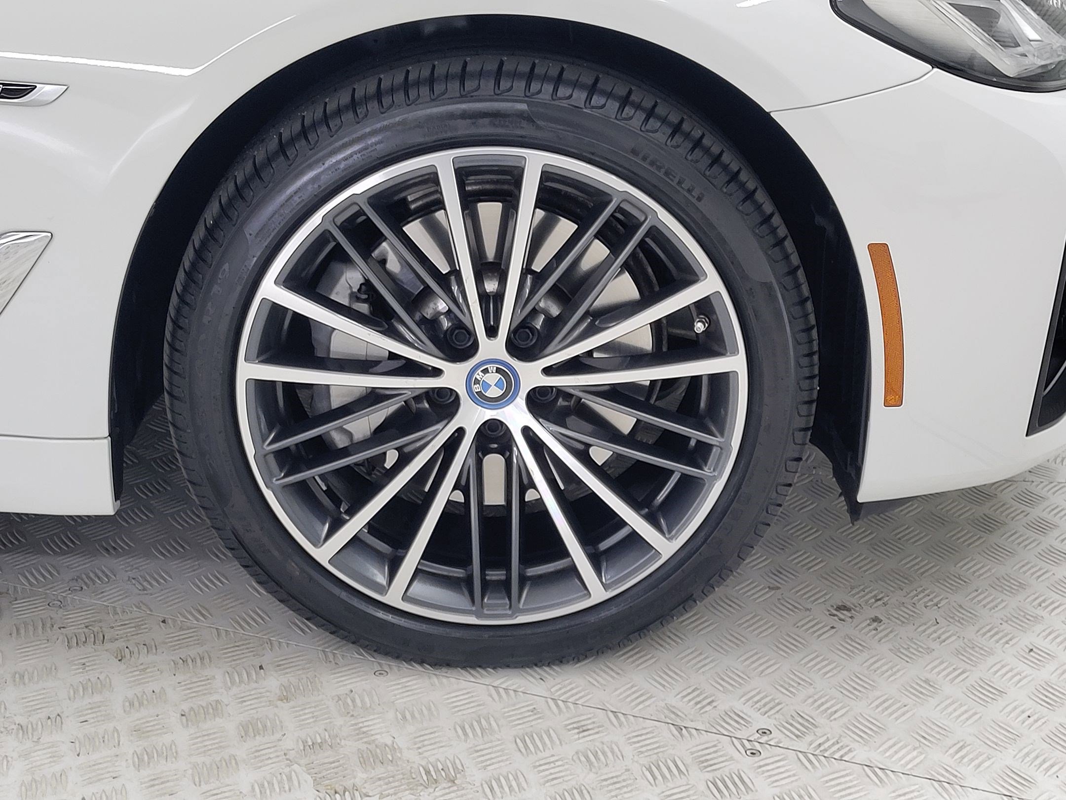 Certified 2023 BMW 530e image 4