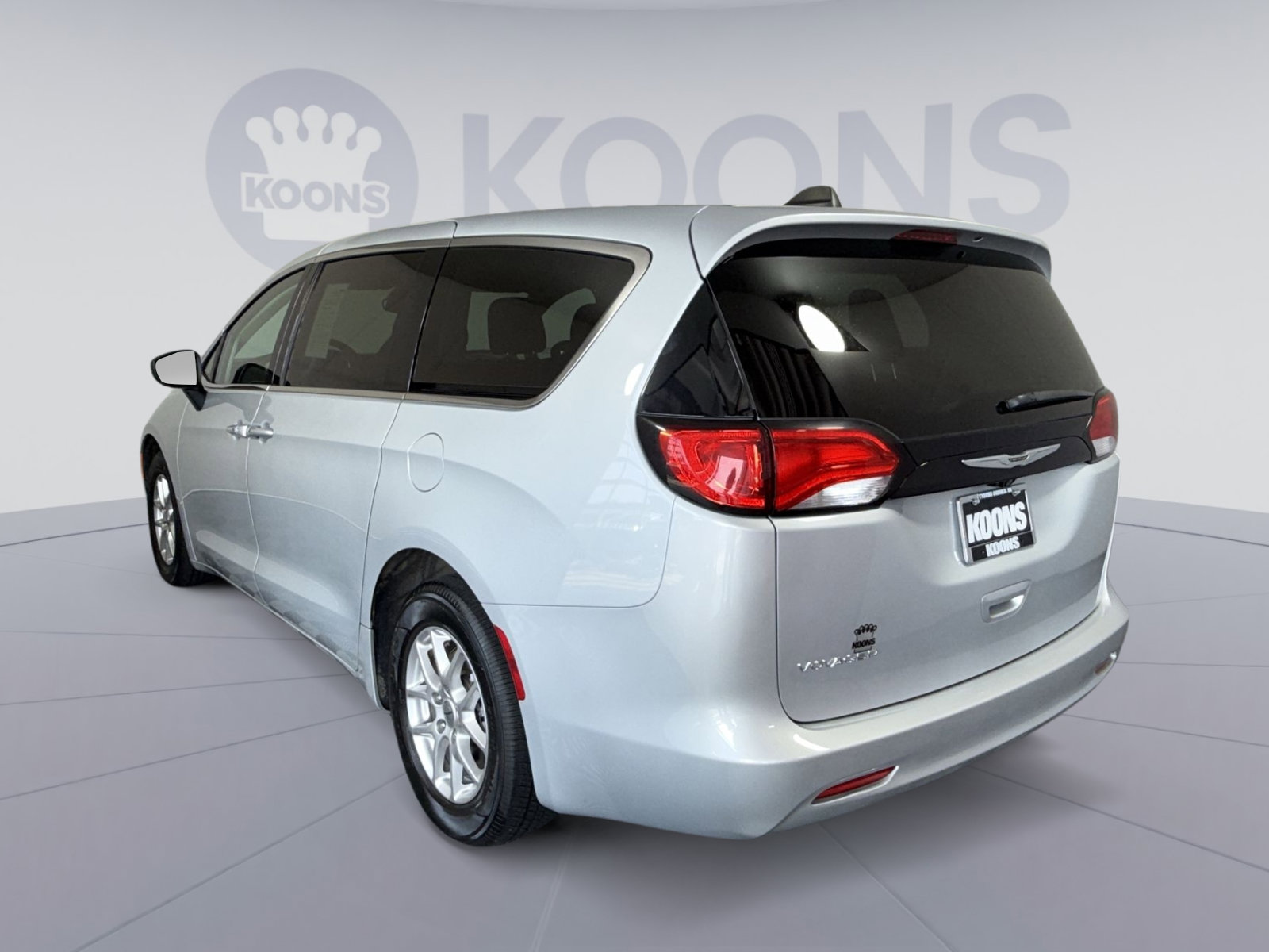 Used 2024 Chrysler Voyager LX FWD image 4