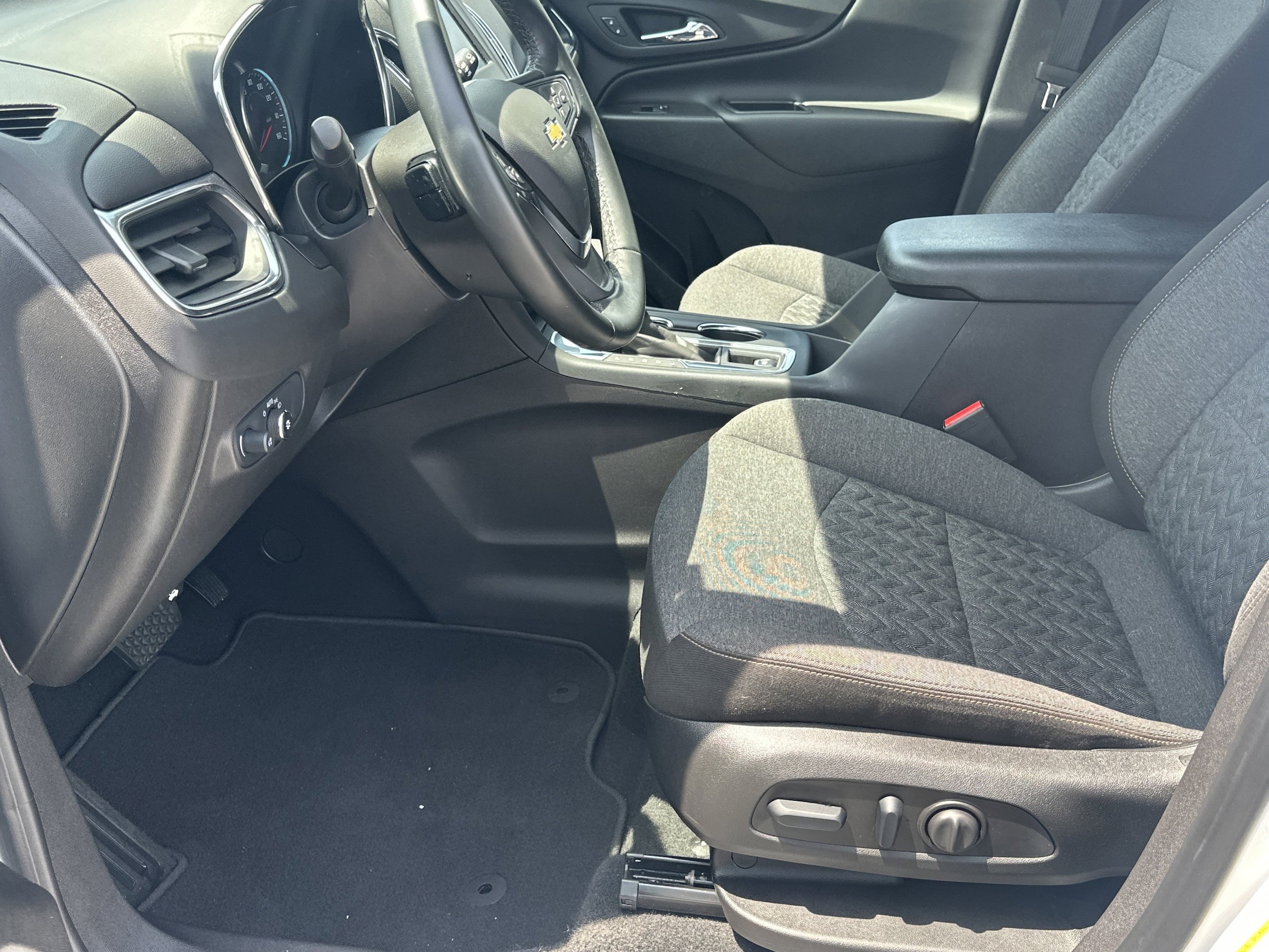 Used 2024 Chevrolet Equinox LT FWD image 9