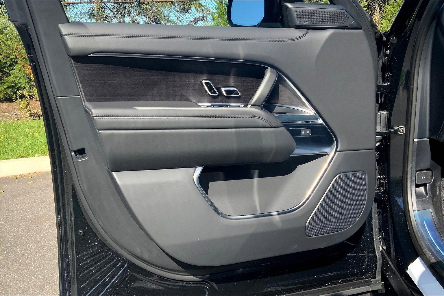 New 2025 Land Rover Range Rover SE image 10