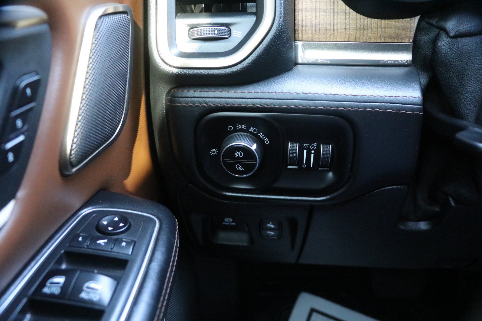 Used 2019 RAM 1500 Limited AWD/4WD image 12