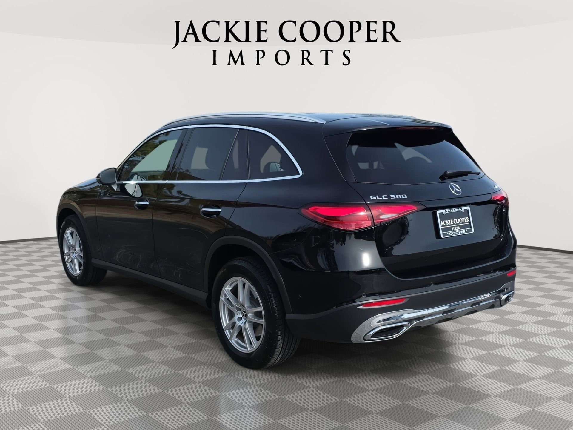 Used 2025 Mercedes-Benz GLC 300 4MATIC image 7