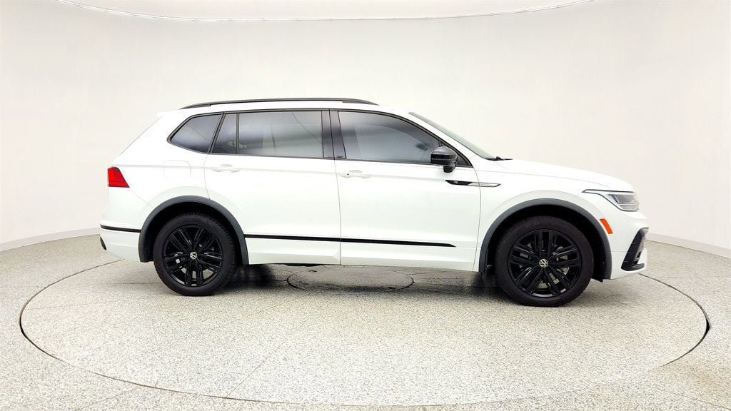 Used 2022 Volkswagen Tiguan SE R-Line AWD/4WD image 4