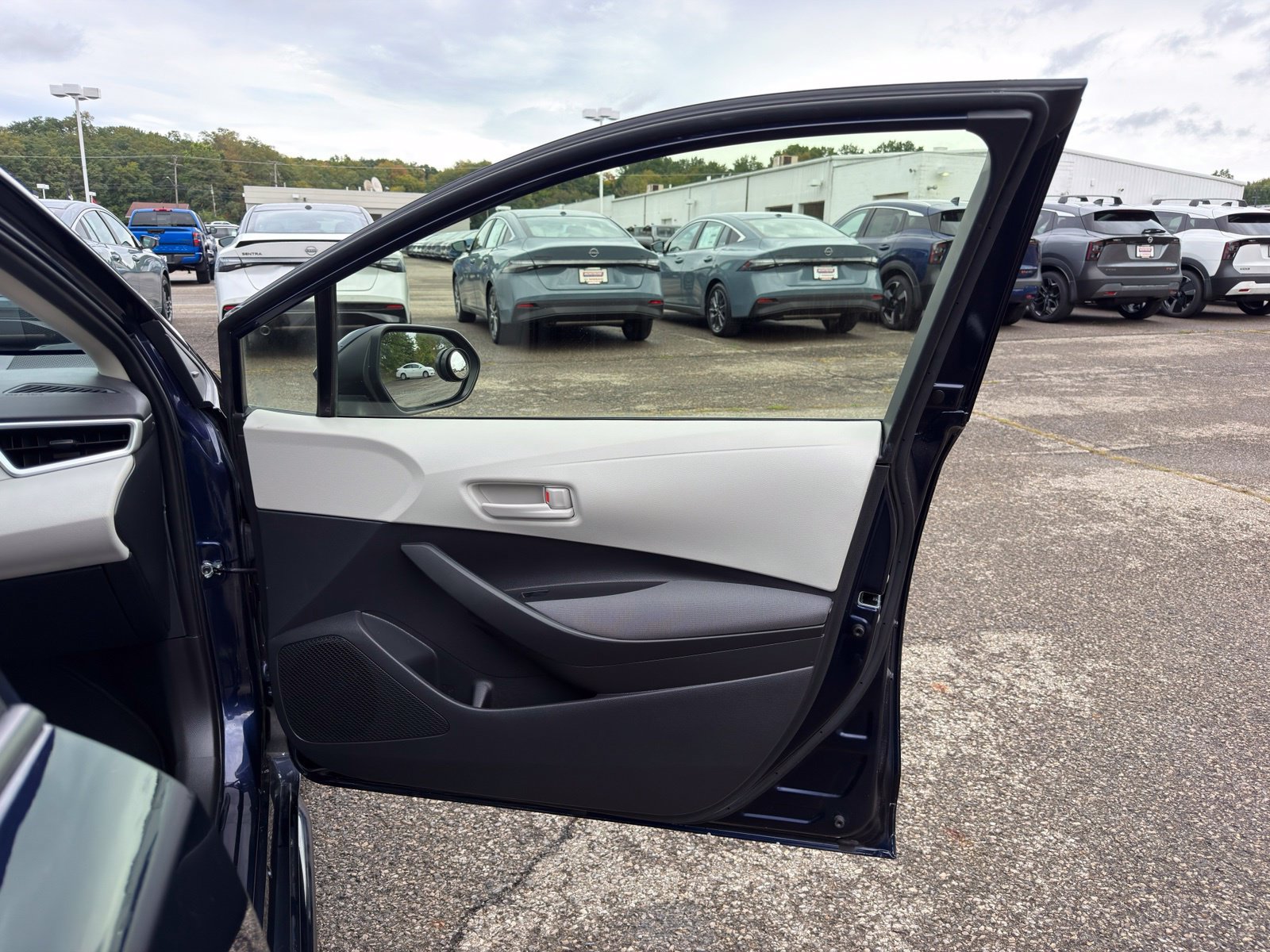 Used 2024 Toyota Corolla LE FWD image 31