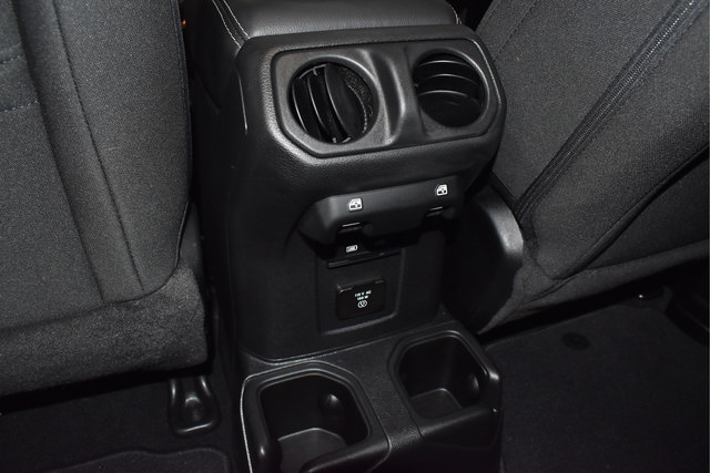 Used 2023 Jeep Wrangler Unlimited Sahara AWD/4WD image 17