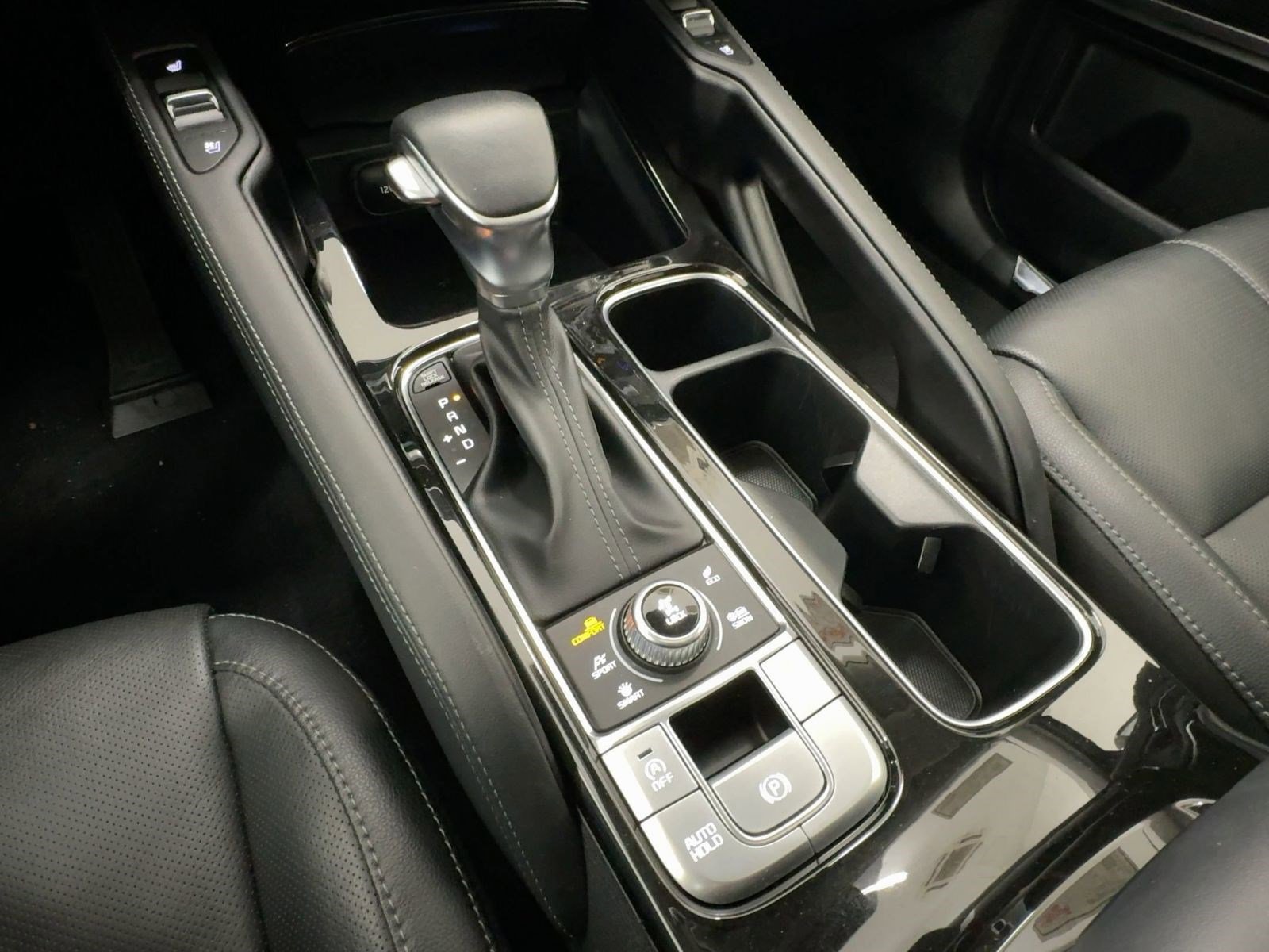 Used 2024 Kia Telluride EX w/ EX Captain's Chair Package image 24