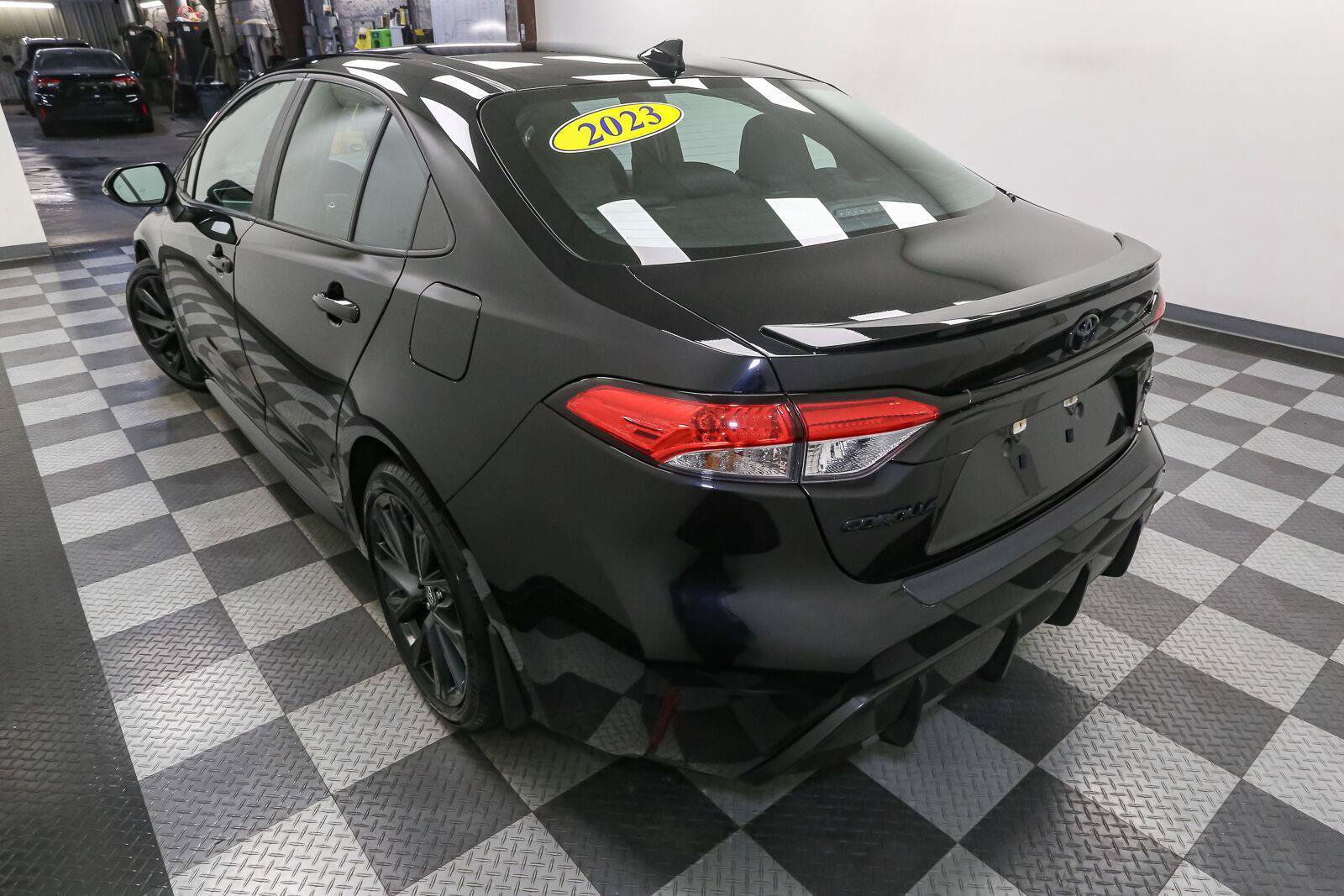 Used 2023 Toyota Corolla SE w/ SE Premium Package FWD image 9