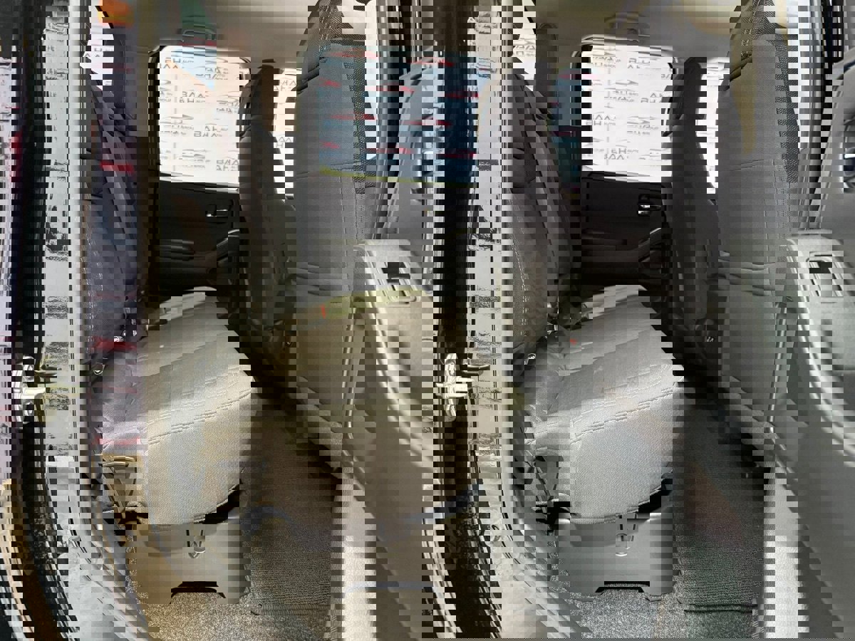 Used 2024 Nissan Frontier SV image 44