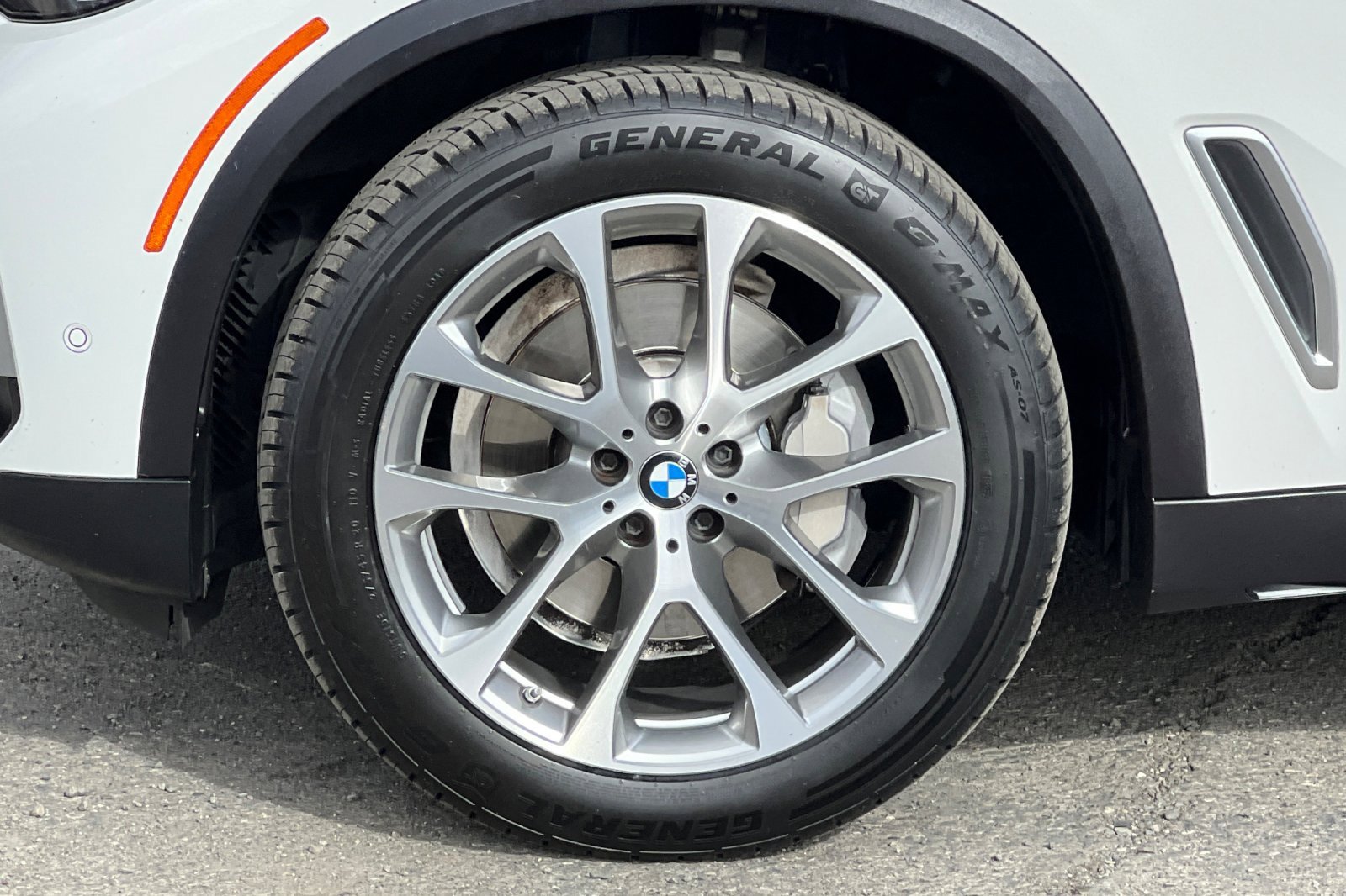 Used 2022 BMW X5 xDrive40i w/ Parking Assistance Package image 27