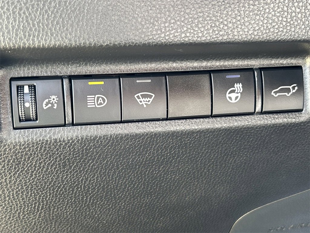 Used 2022 Toyota RAV4 XLE image 22