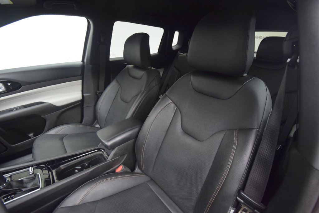Used 2023 Jeep Compass Limited AWD/4WD image 13