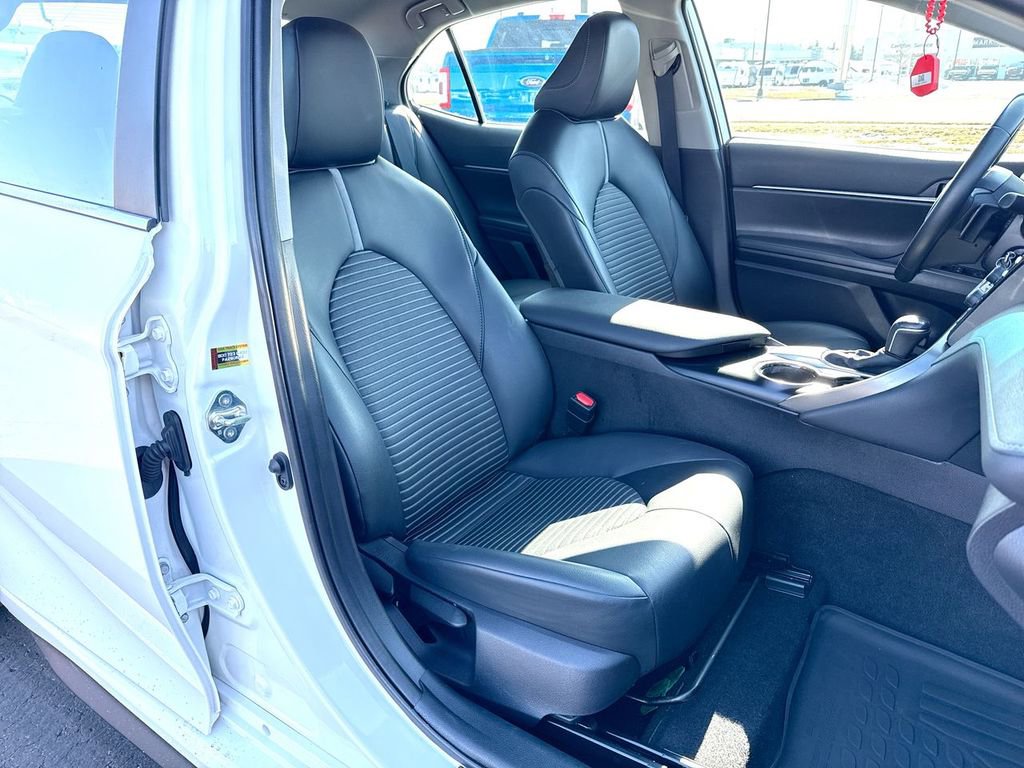 Used 2020 Toyota Camry SE image 25