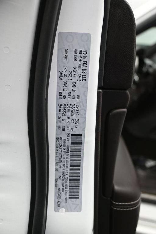 Used 2019 Jeep Grand Cherokee Overland AWD/4WD image 15