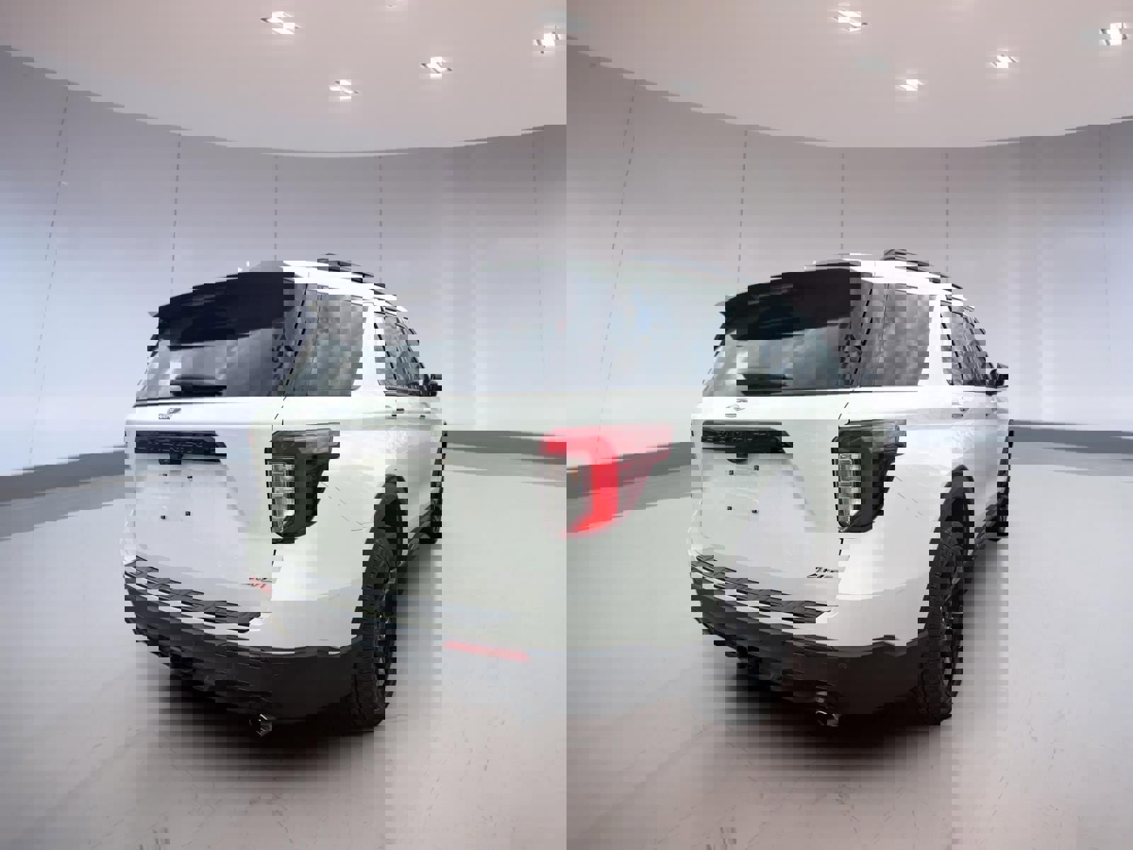 Used 2023 Ford Explorer ST-Line w/ Class IV Trailer Tow Package image 4