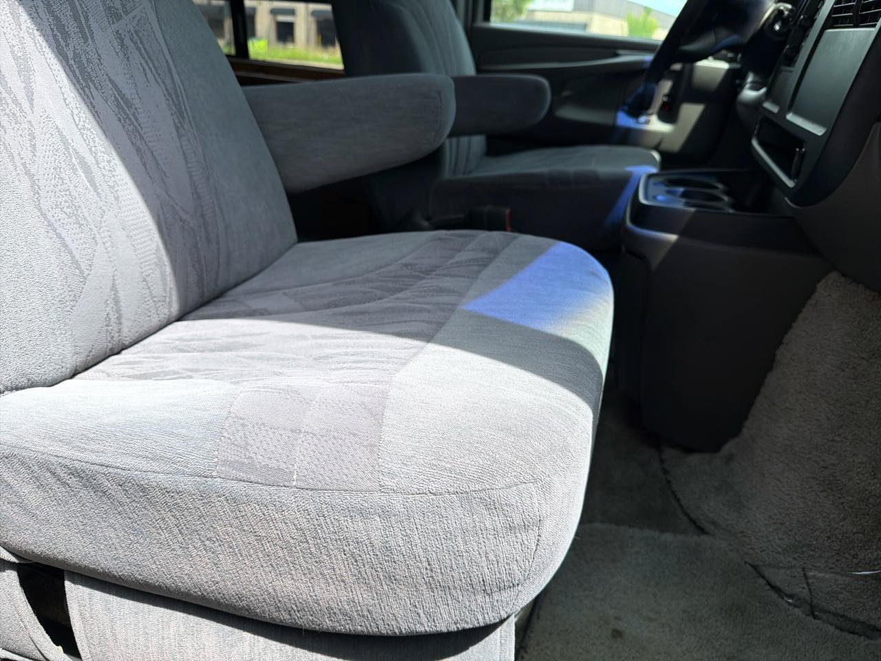 Used 2003 GMC Savana 1500 w/ Preferred Equipment Group 3 RWD image 42