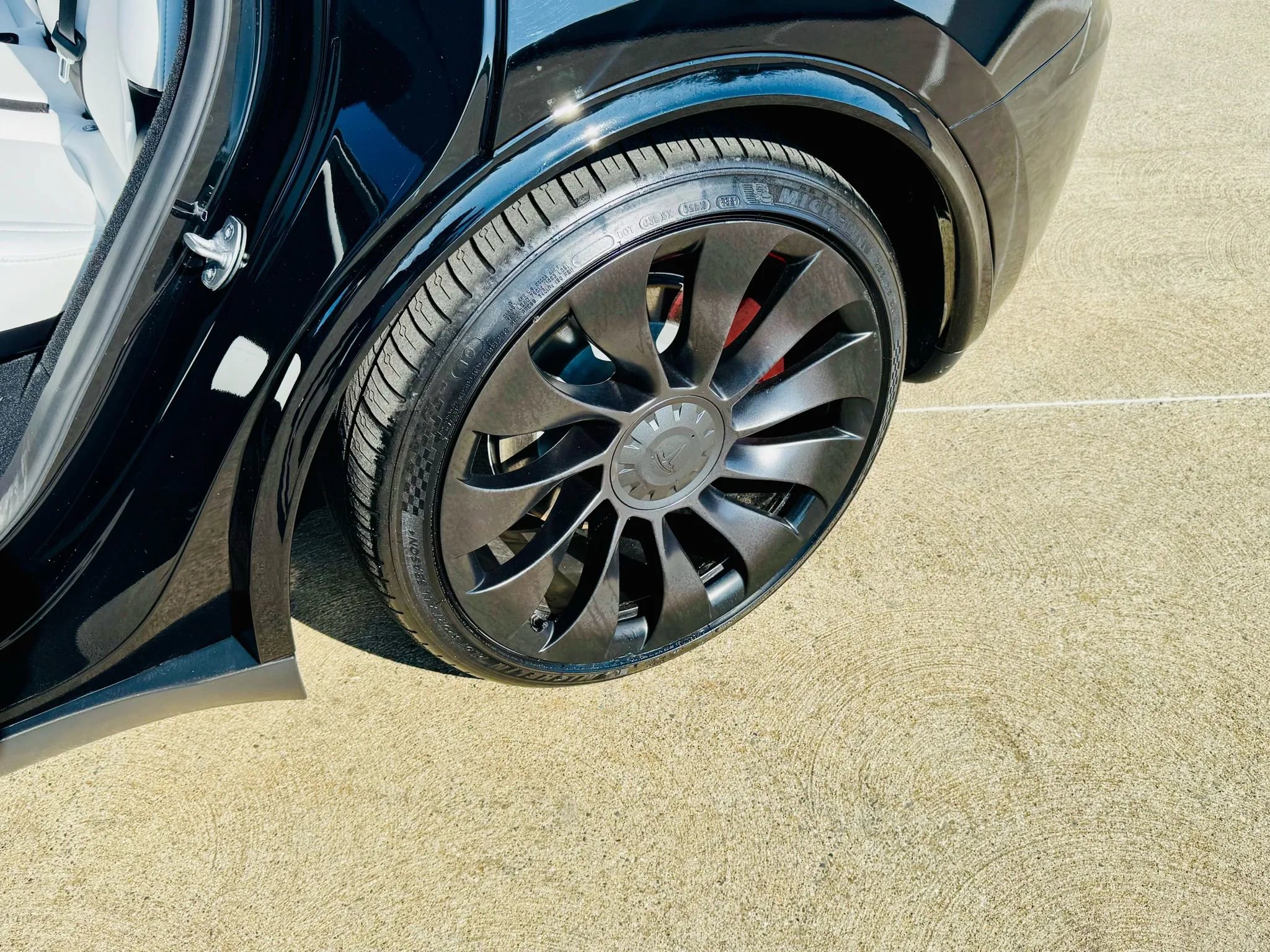 Used 2023 Tesla Model Y Performance image 42