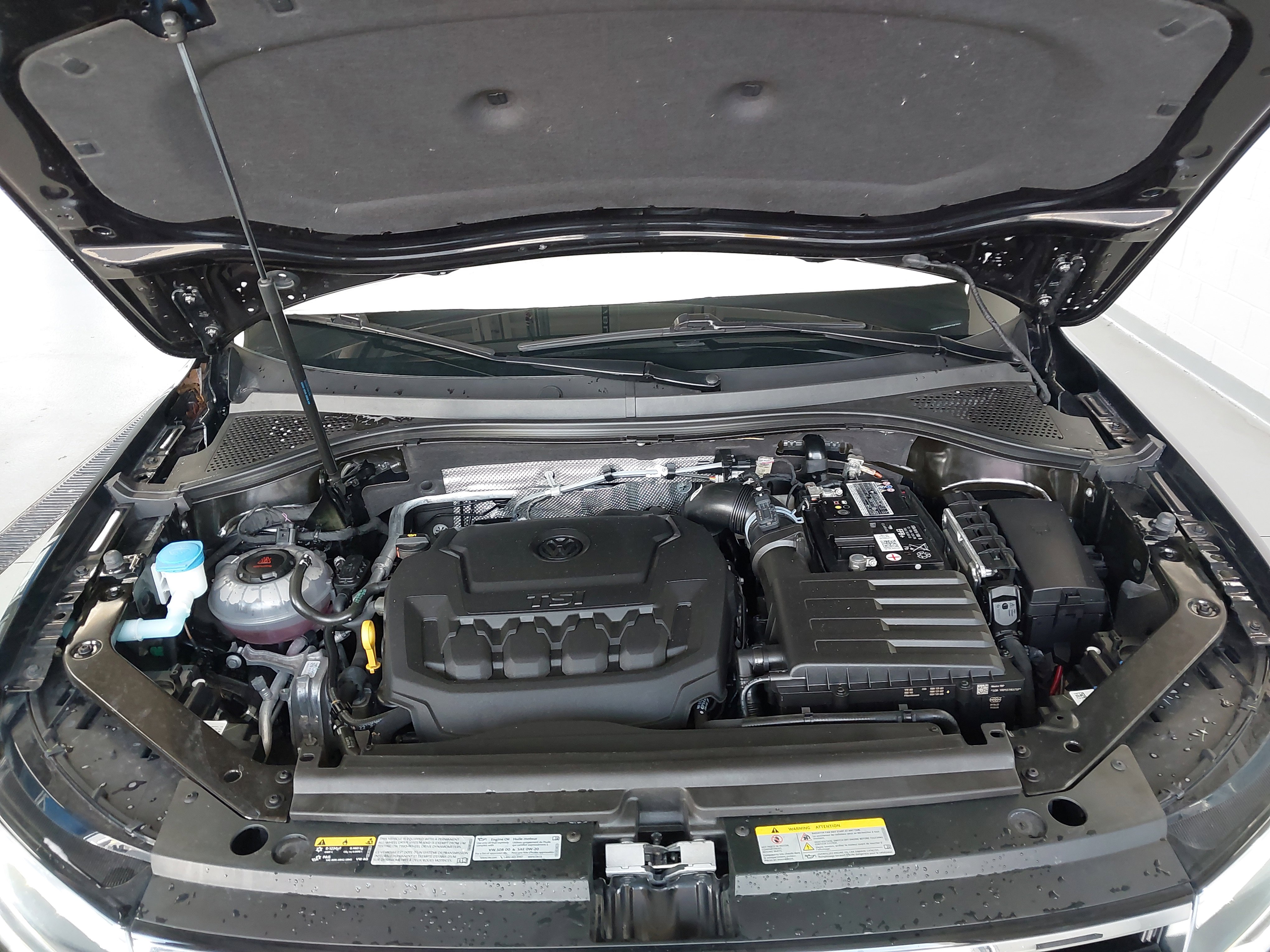 Used 2022 Volkswagen Tiguan SE R-Line image 29