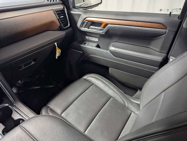 Used 2023 GMC Sierra 1500 Denali w/ Technology Package AWD/4WD image 8