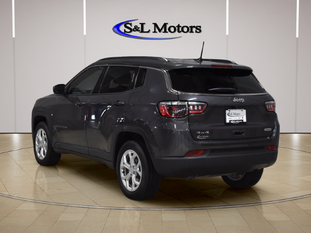 Used 2024 Jeep Compass Latitude AWD/4WD image 5