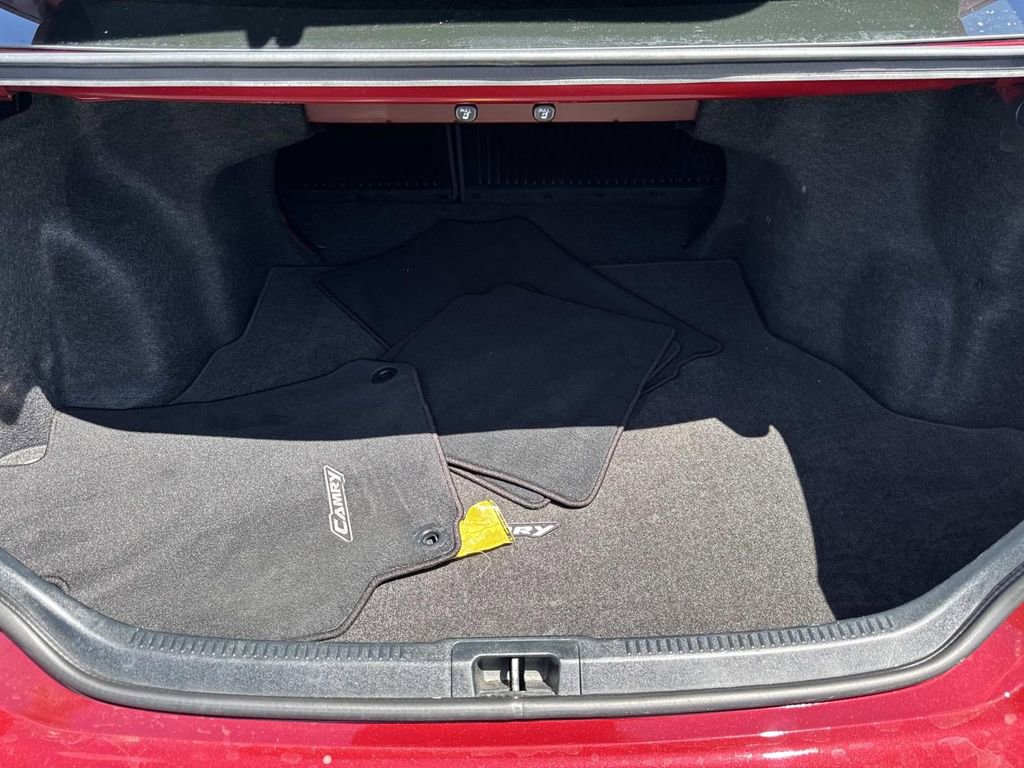 Used 2017 Toyota Camry SE FWD image 7