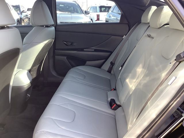Certified 2025 Hyundai Elantra Limited image 24