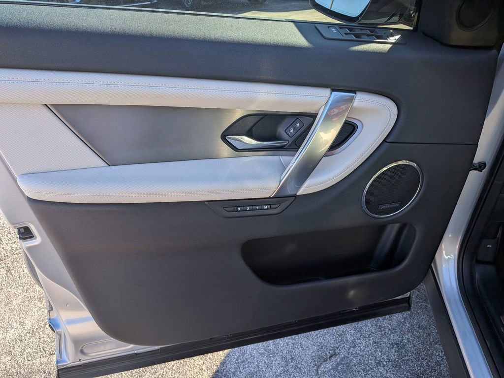 Used 2024 Land Rover Discovery Sport Dynamic SE image 10