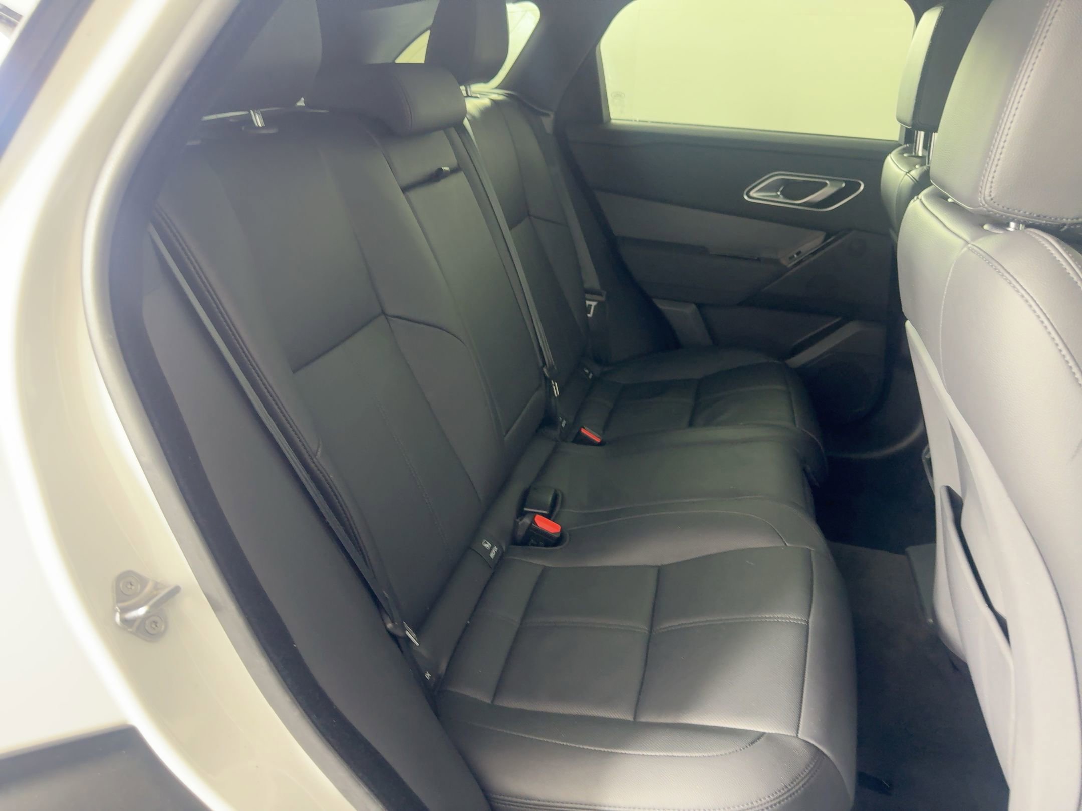 Used 2025 Land Rover Range Rover Velar Dynamic SE image 28