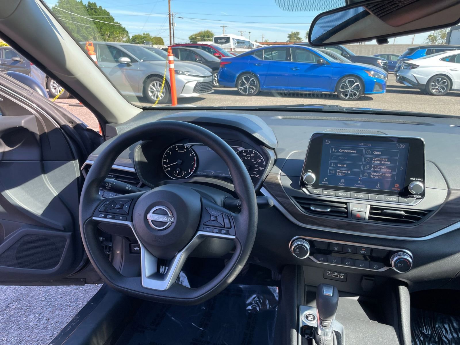 Used 2025 Nissan Altima 2.5 SV image 35