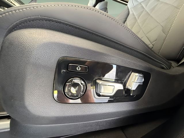 Used 2026 BMW X7 xDrive40i w/ Premium Package image 25