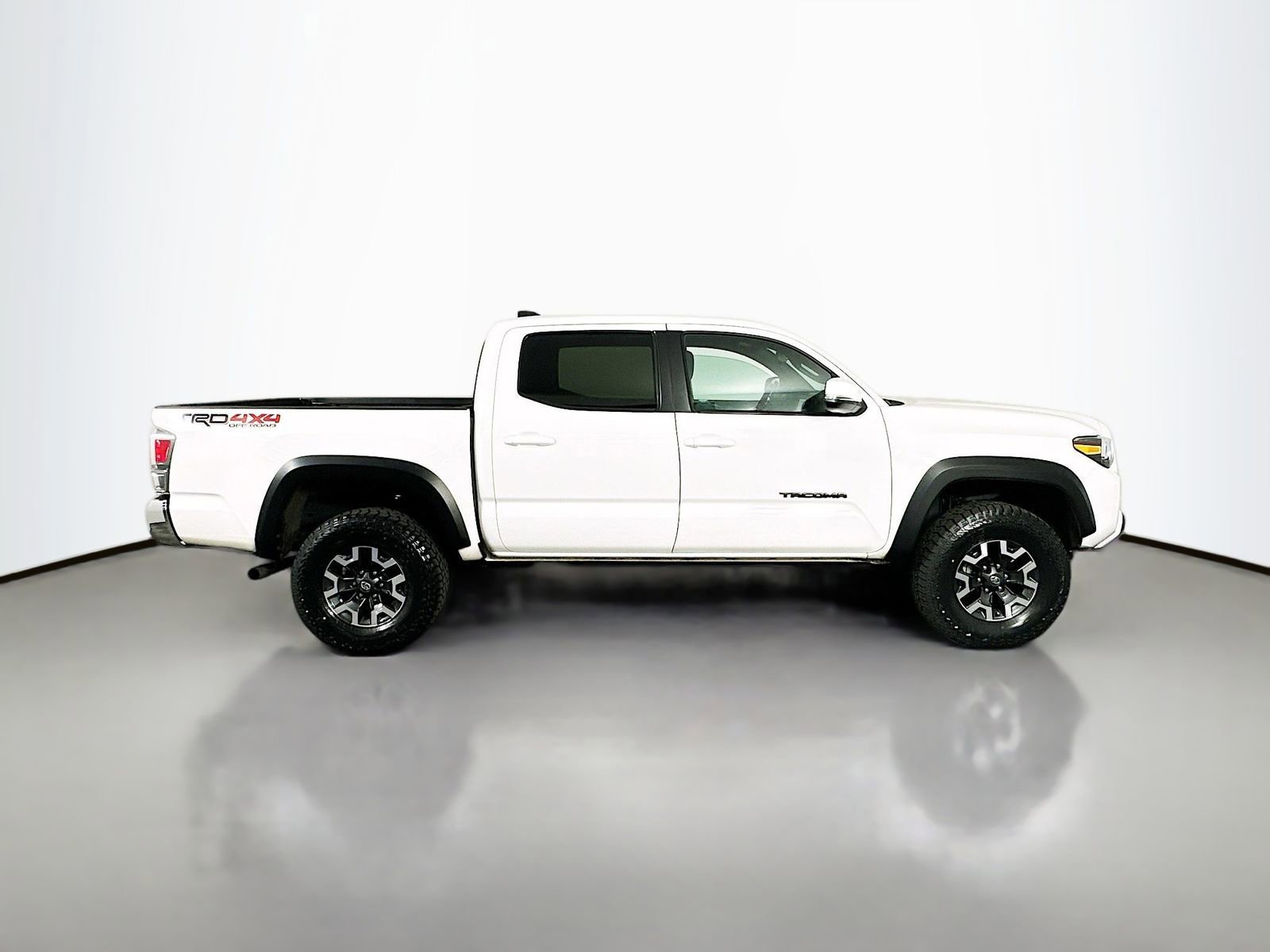 Certified 2022 Toyota Tacoma TRD Off-Road AWD/4WD image 8