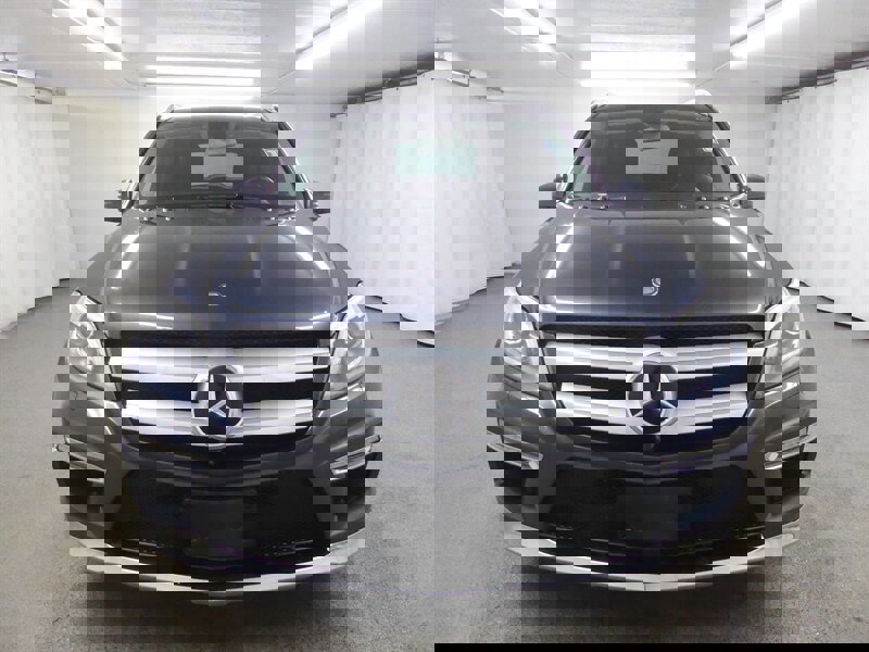 Used 2014 Mercedes-Benz GL 550 GL 550 4MATIC w/ Driver Assistance Package image 2