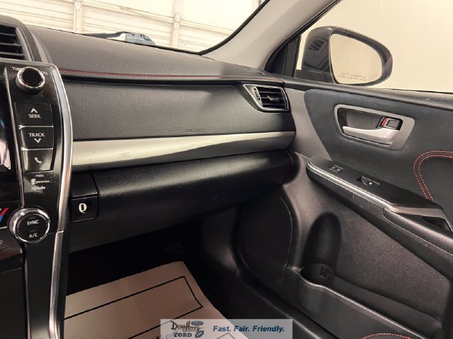 Used 2016 Toyota Camry XSE FWD image 41
