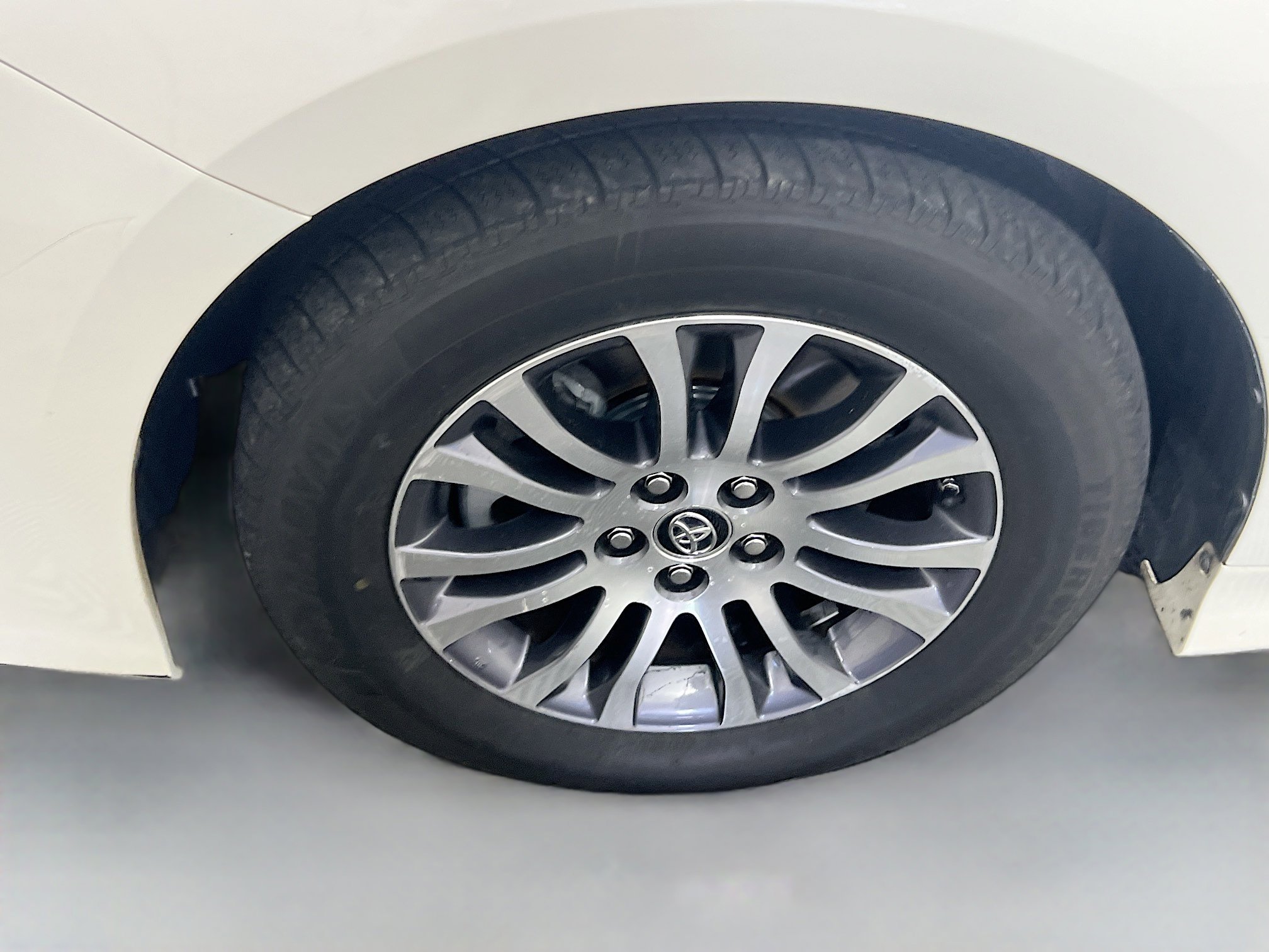 Used 2020 Toyota Sienna XLE image 13