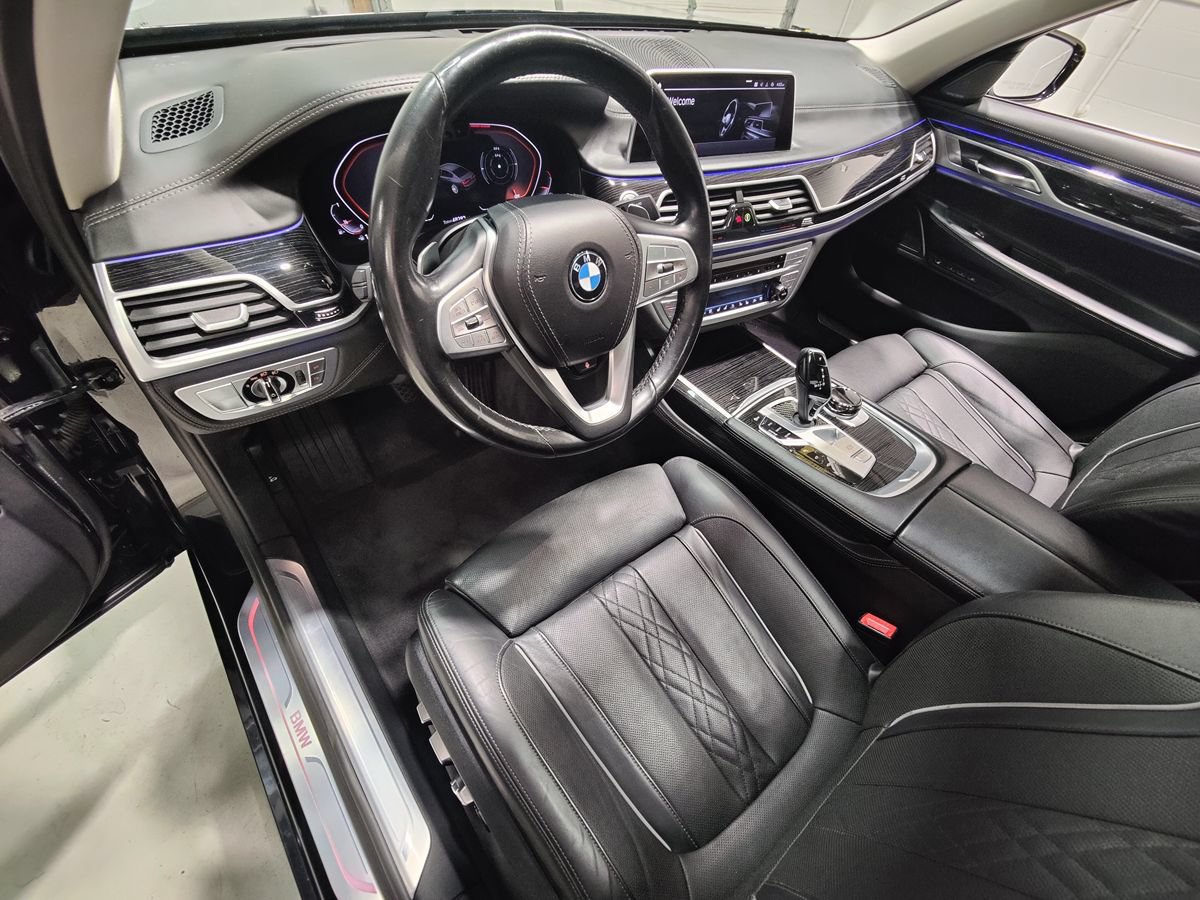 Used 2020 BMW 750i xDrive w/ Executive Package AWD/4WD image 37