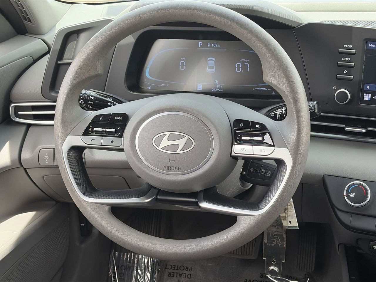 Certified 2024 Hyundai Elantra SE FWD image 13