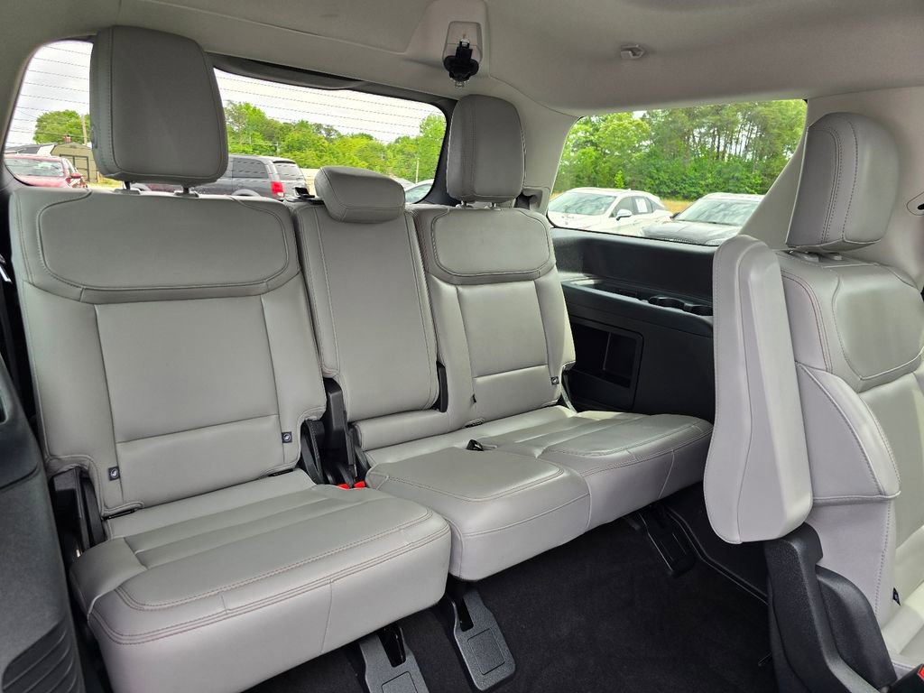 Used 2025 Ford Expedition Active RWD image 13