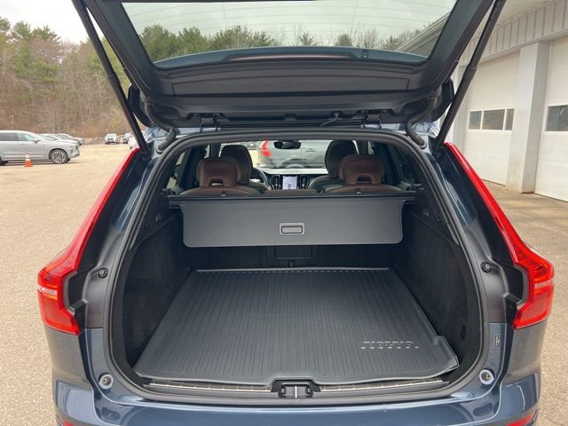 Certified 2023 Volvo XC60 B5 Plus w/ Climate Package image 23