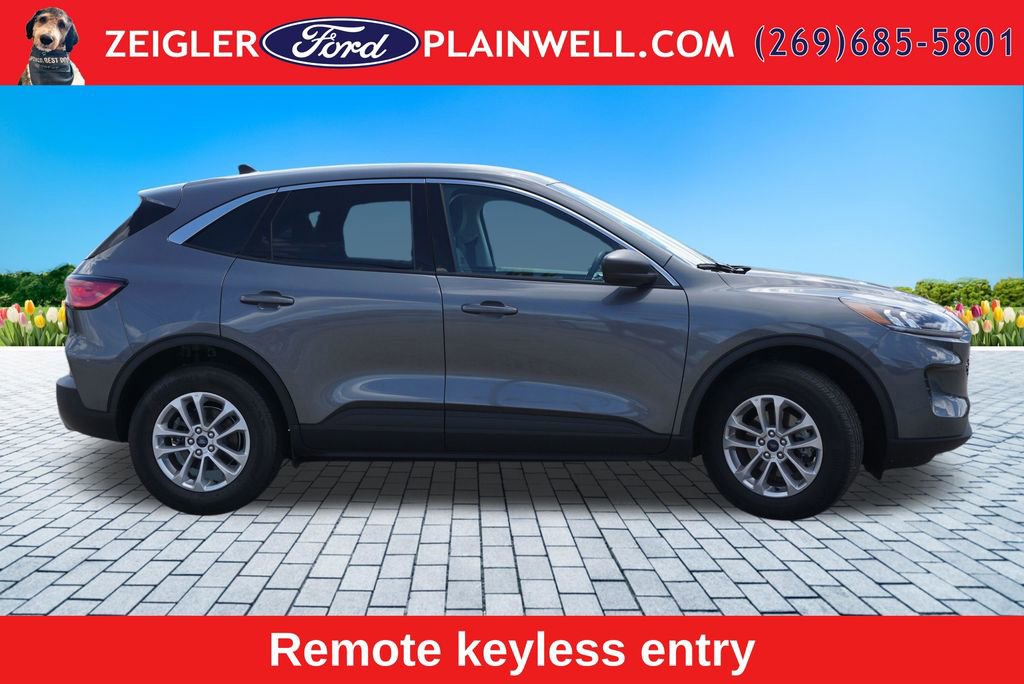 Used 2022 Ford Escape SE w/ Cold Weather Package AWD/4WD image 6