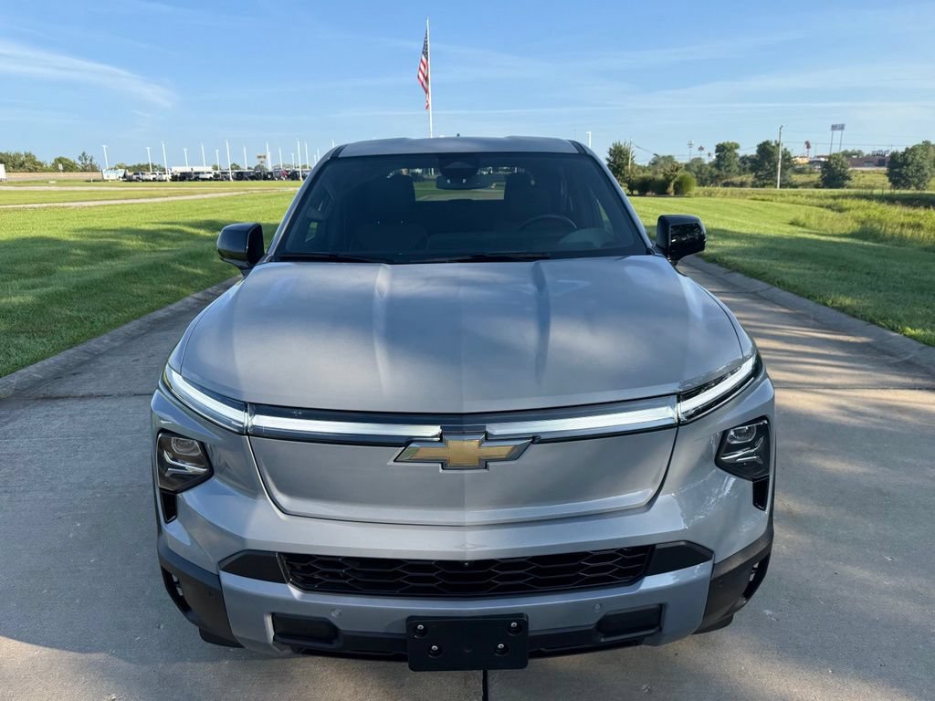 Used 2025 Chevrolet Silverado EV LT AWD/4WD image 12