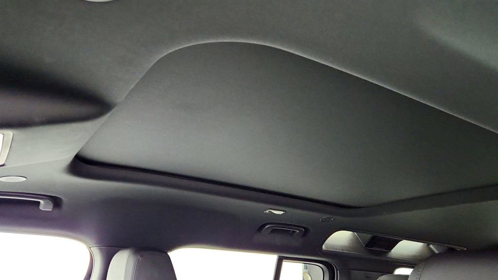 Used 2023 Land Rover Defender 110 S image 14