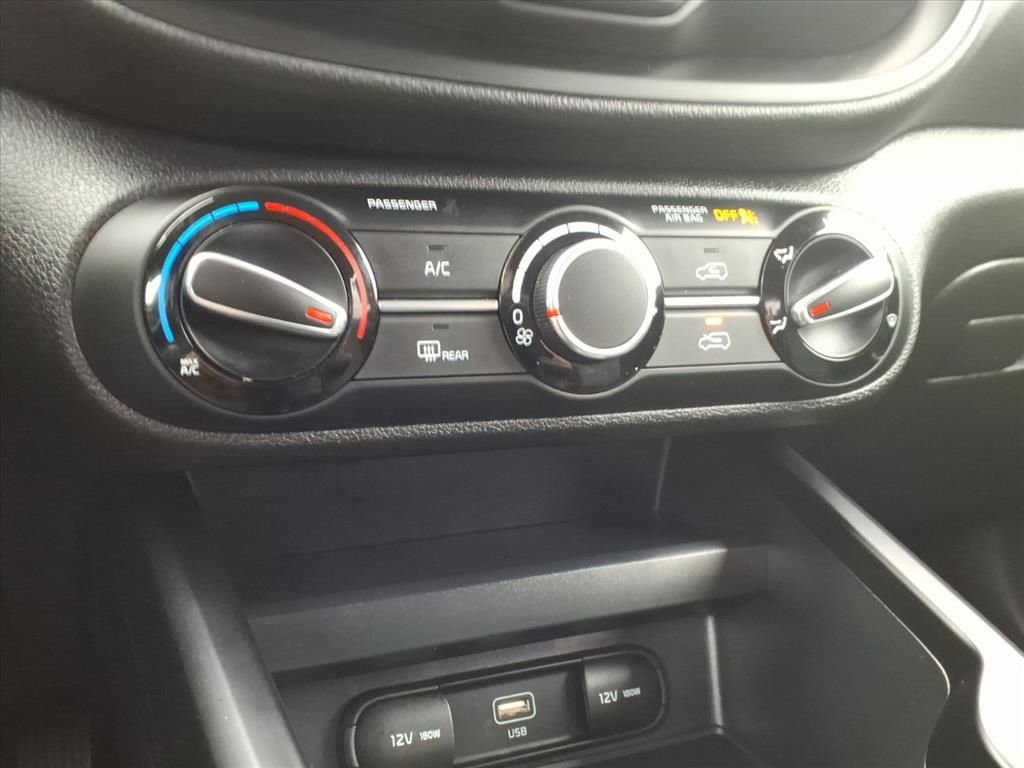 Used 2023 Kia Soul LX w/ LX Technology Package image 17