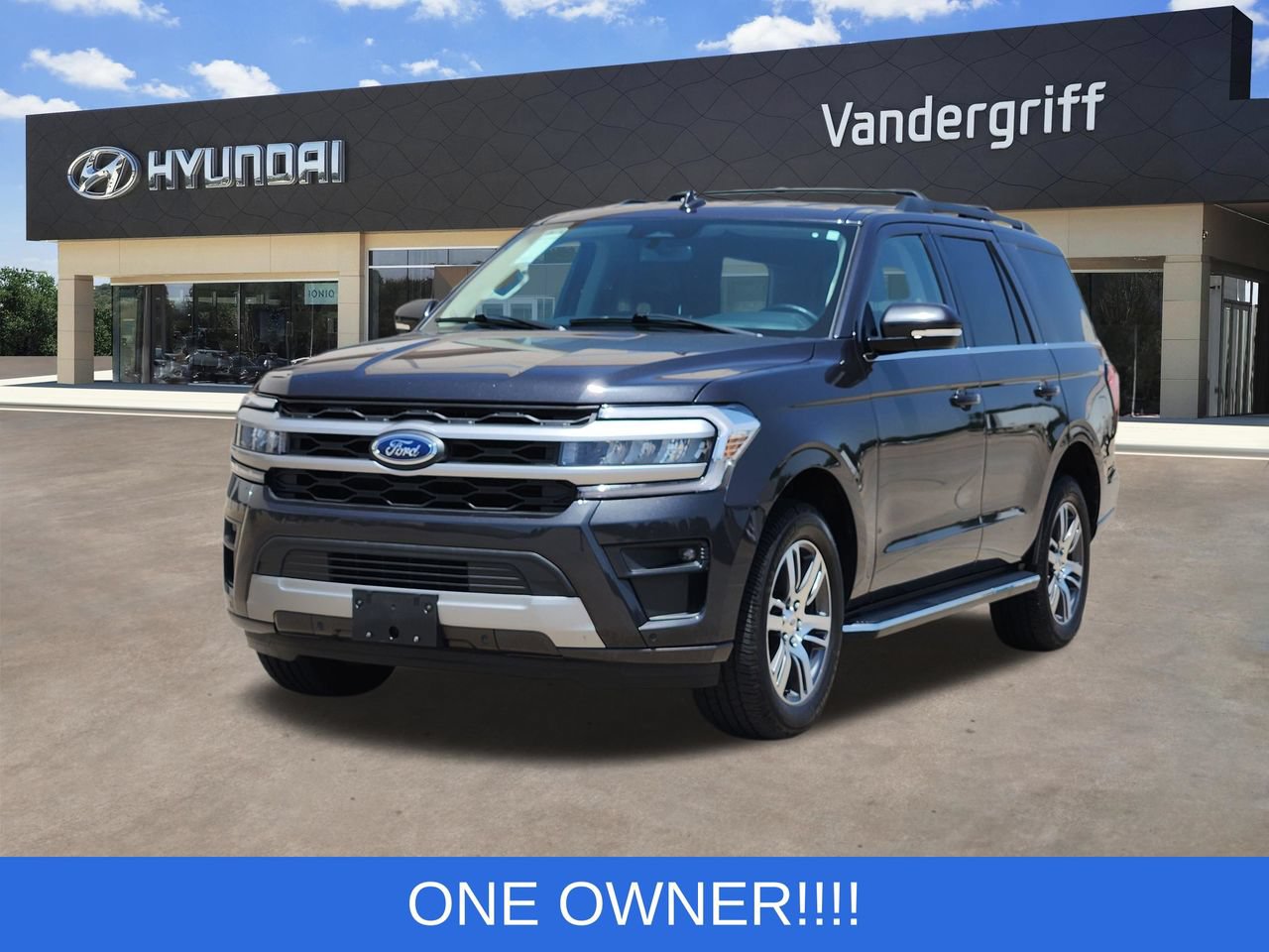 Used 2022 Ford Expedition XLT RWD image 2