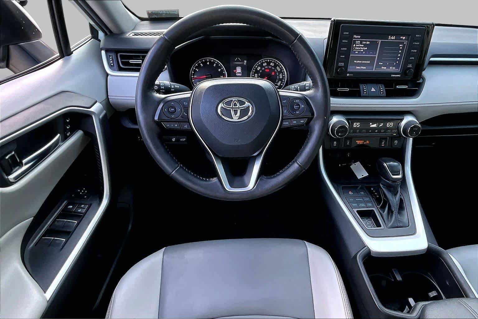 Certified 2022 Toyota RAV4 XLE Premium AWD/4WD image 6