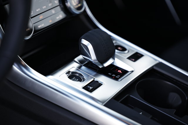 New 2024 Jaguar XF R-Dynamic SE AWD/4WD image 25