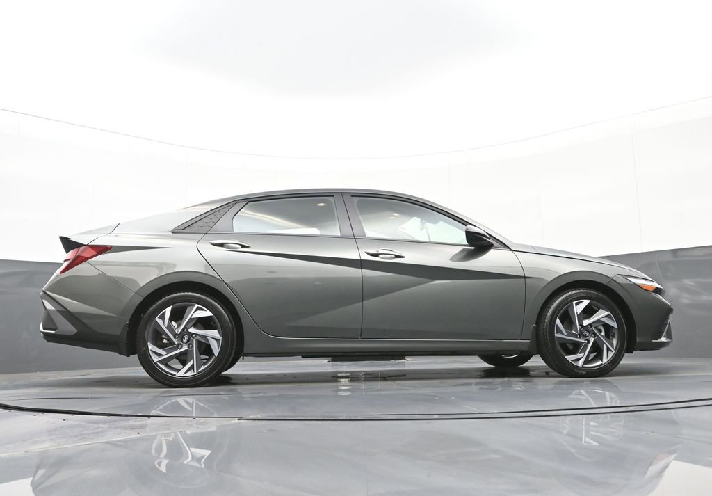 Certified 2025 Hyundai Elantra Sport image 45